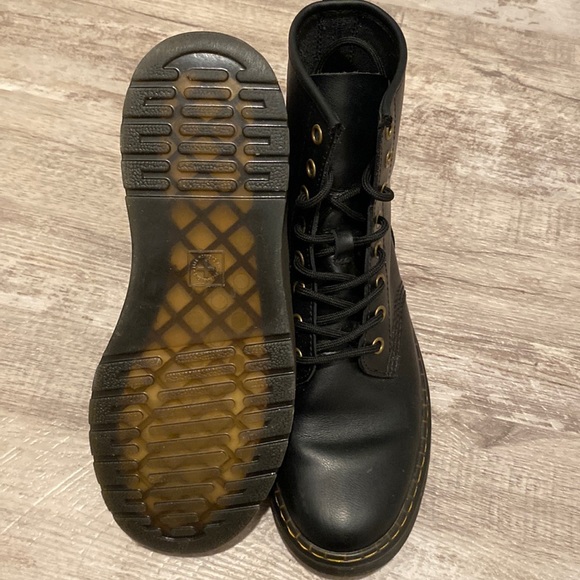 Dr. Martens - Picture 2 of 5
